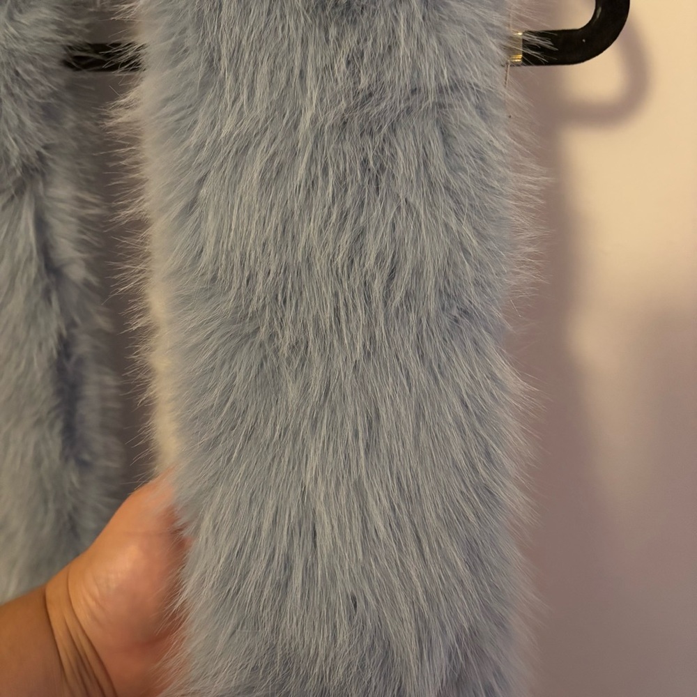 🧊 Ice Blue Faux Fur Stole 🧊 - Picture 2 of 3